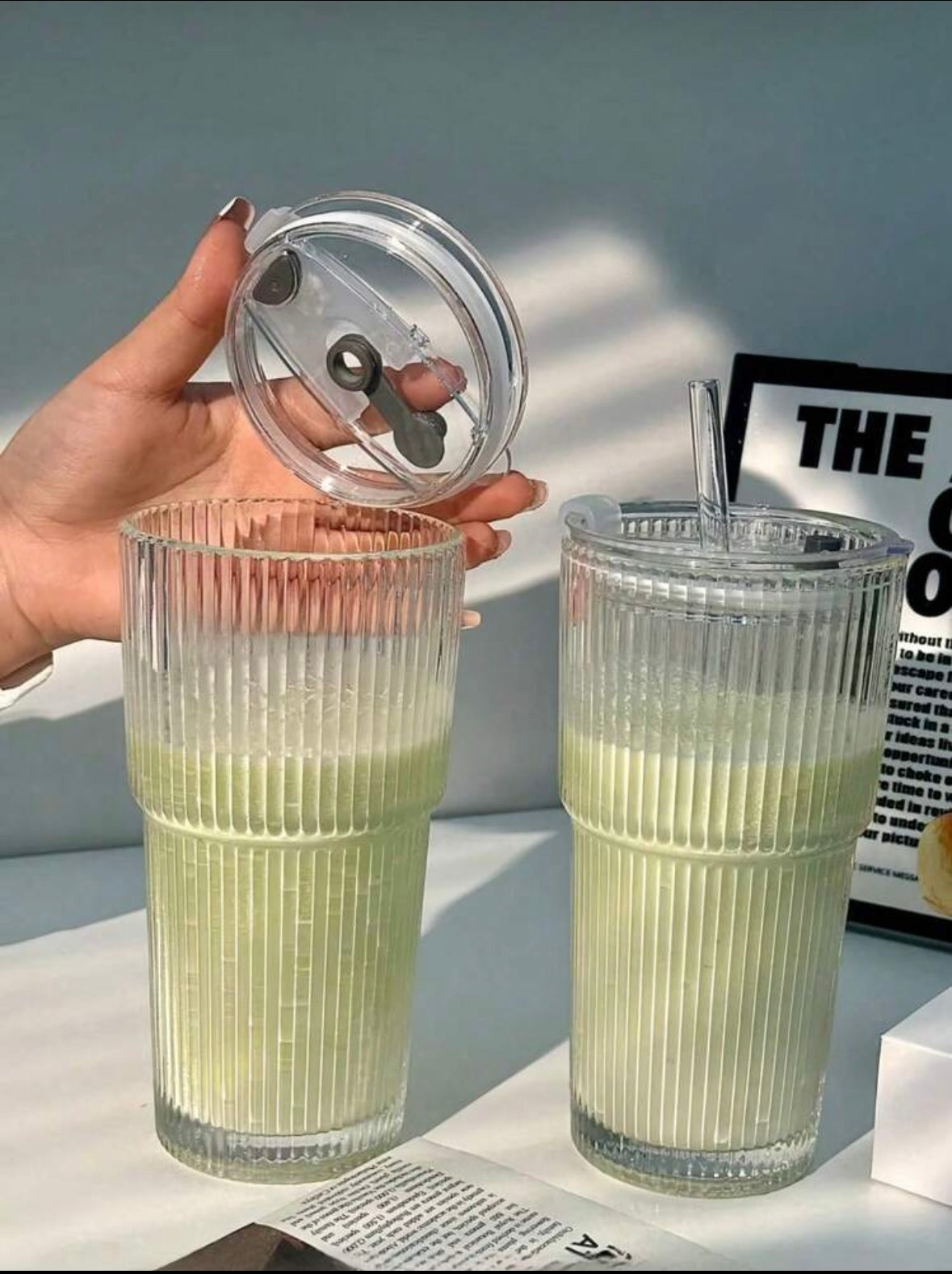 Tasse en verre à rayures verticales