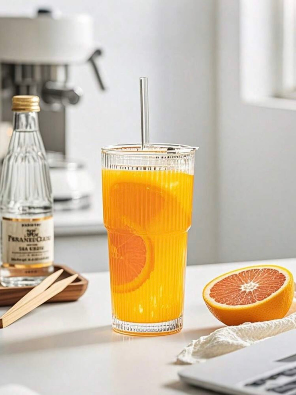 Tasse en verre à rayures verticales