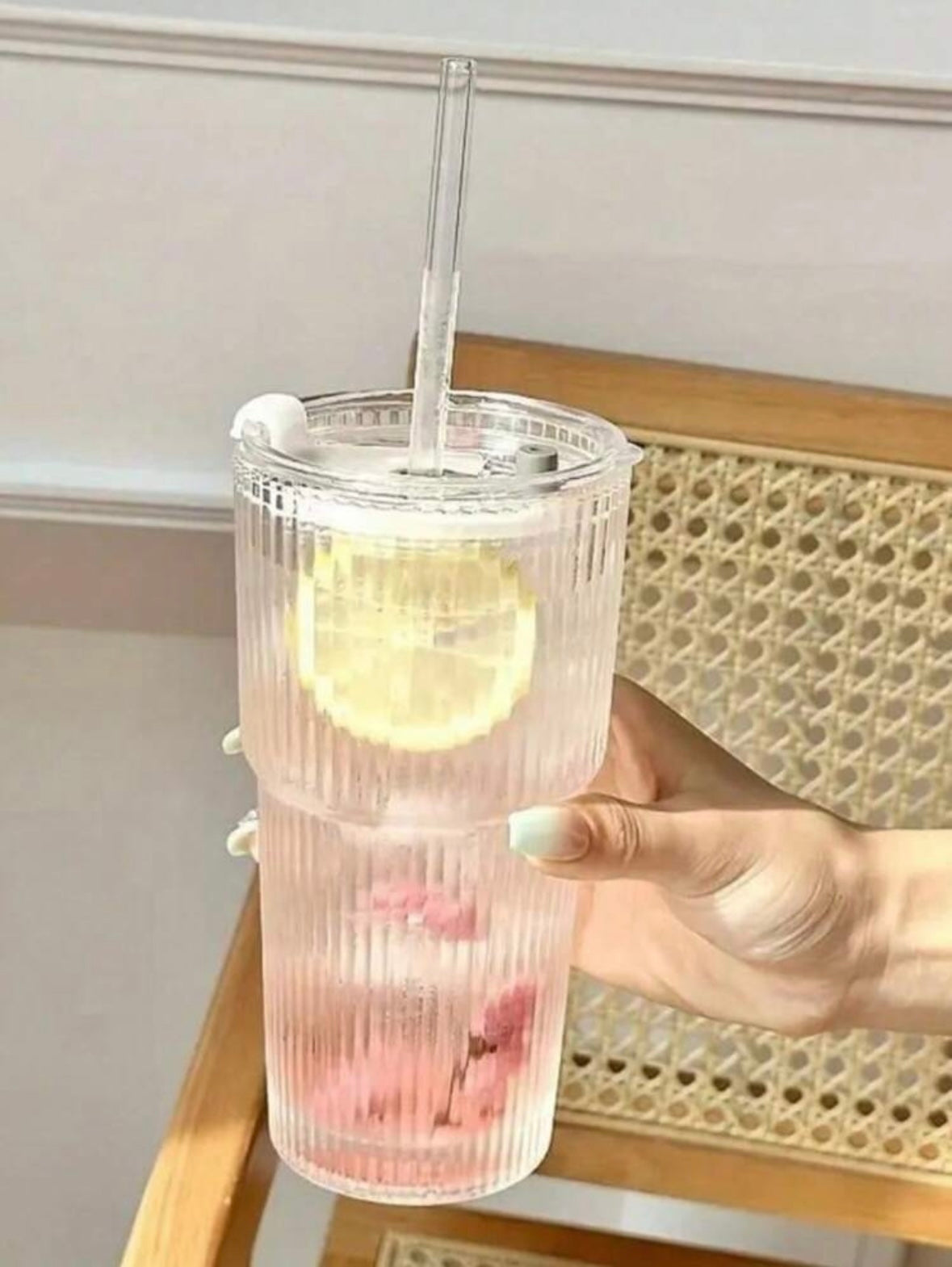 Tasse en verre à rayures verticales