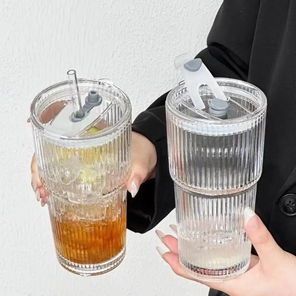 Tasse en verre à rayures verticales