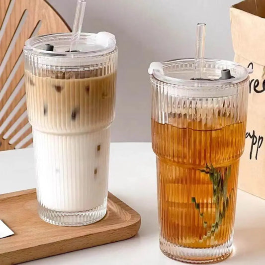 Tasse en verre à rayures verticales